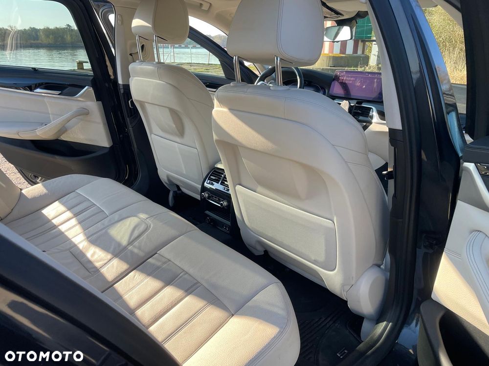 BMW Seria 5 530e Luxury Line sport - 16