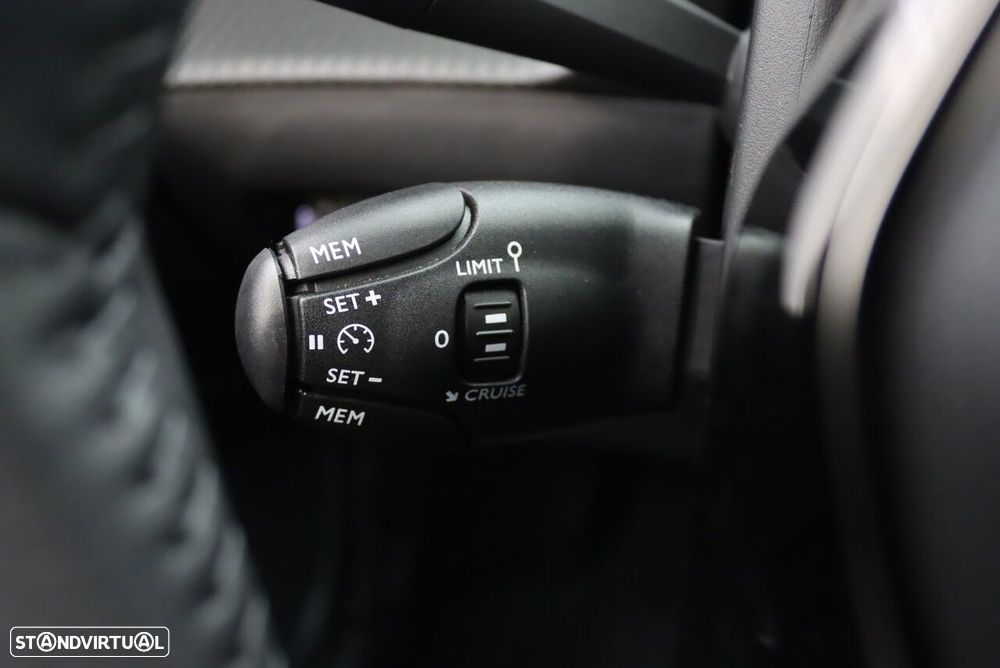 Peugeot e-2008 54 kWh Allure - 15