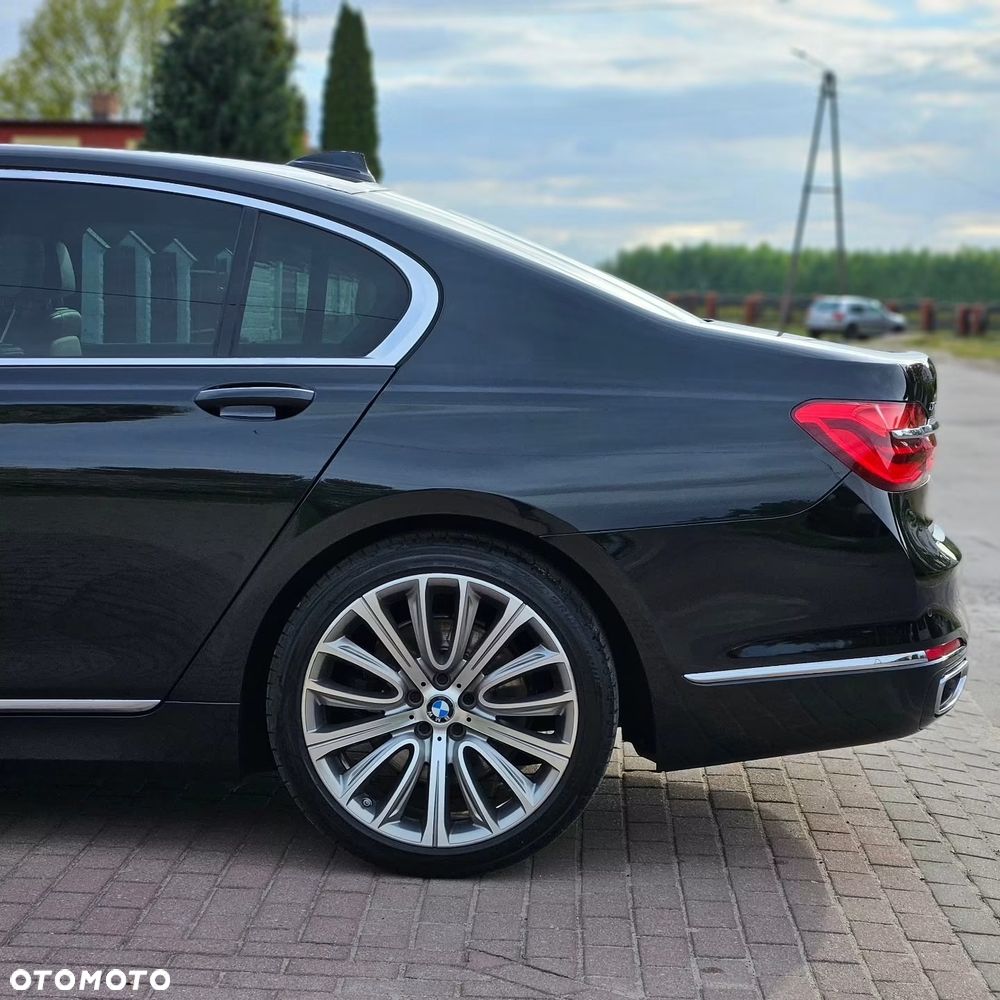 BMW Seria 7 740d xDrive - 25