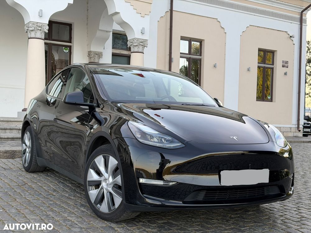Tesla Model Y - 1