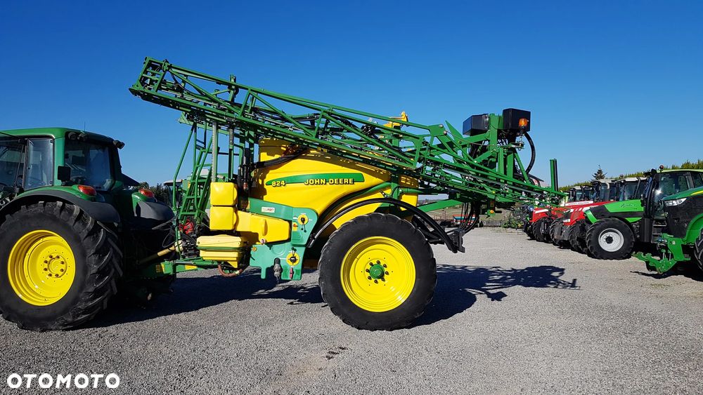 John Deere 824 - 16