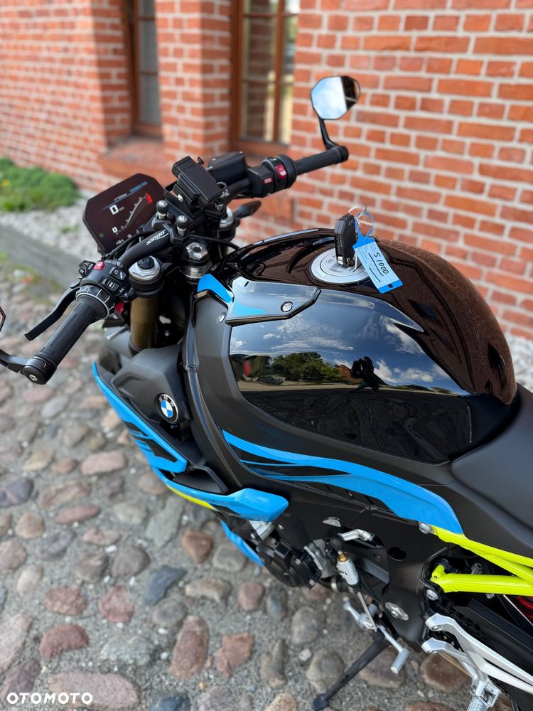 BMW S - 9