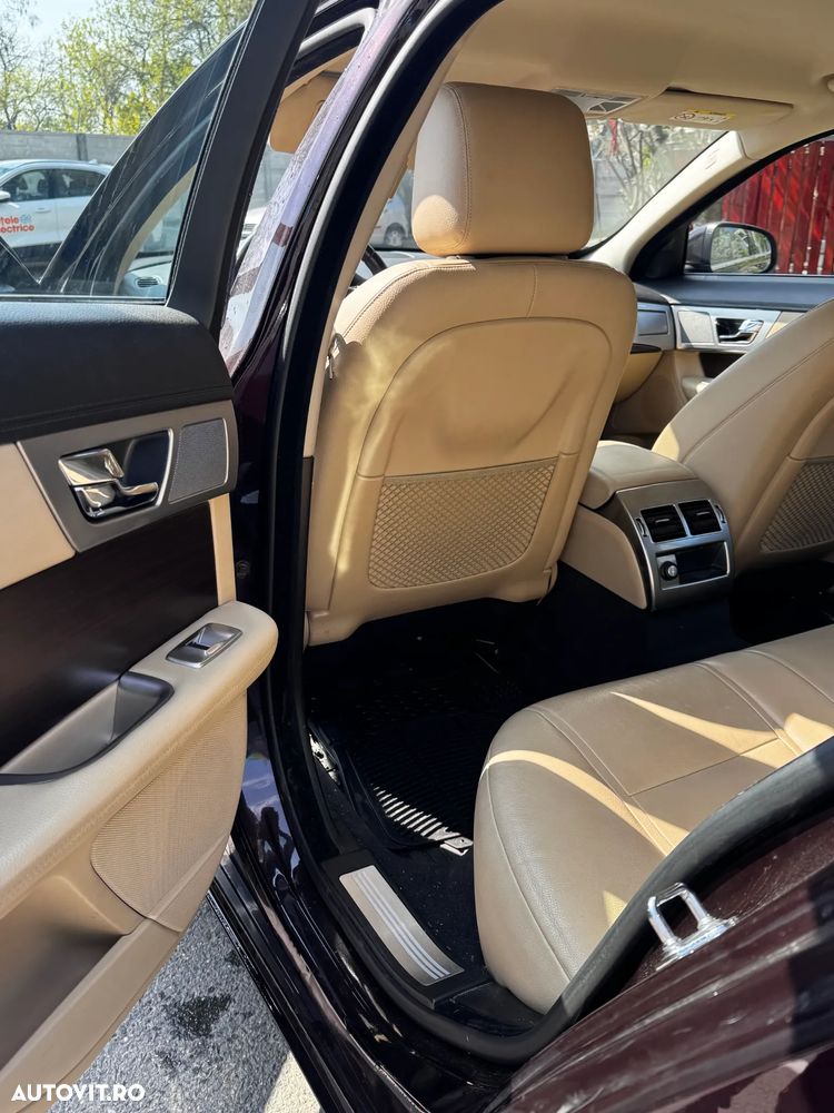 Jaguar XF 2.2D - 13