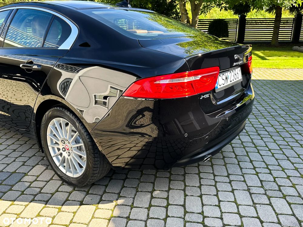 Jaguar XE 2.0 D R-Sport - 9
