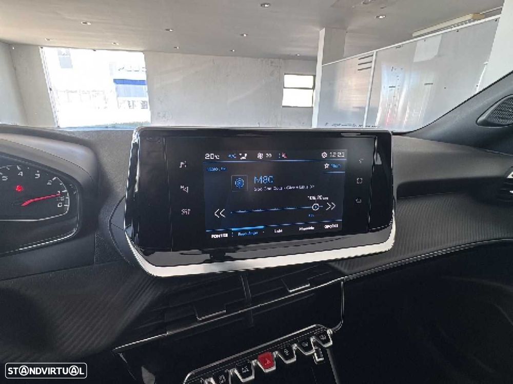 Peugeot 2008 1.2 PureTech Active Pack - 17