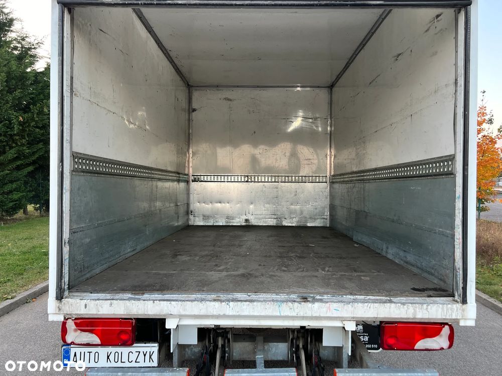 Mercedes-Benz Sprinter - 12