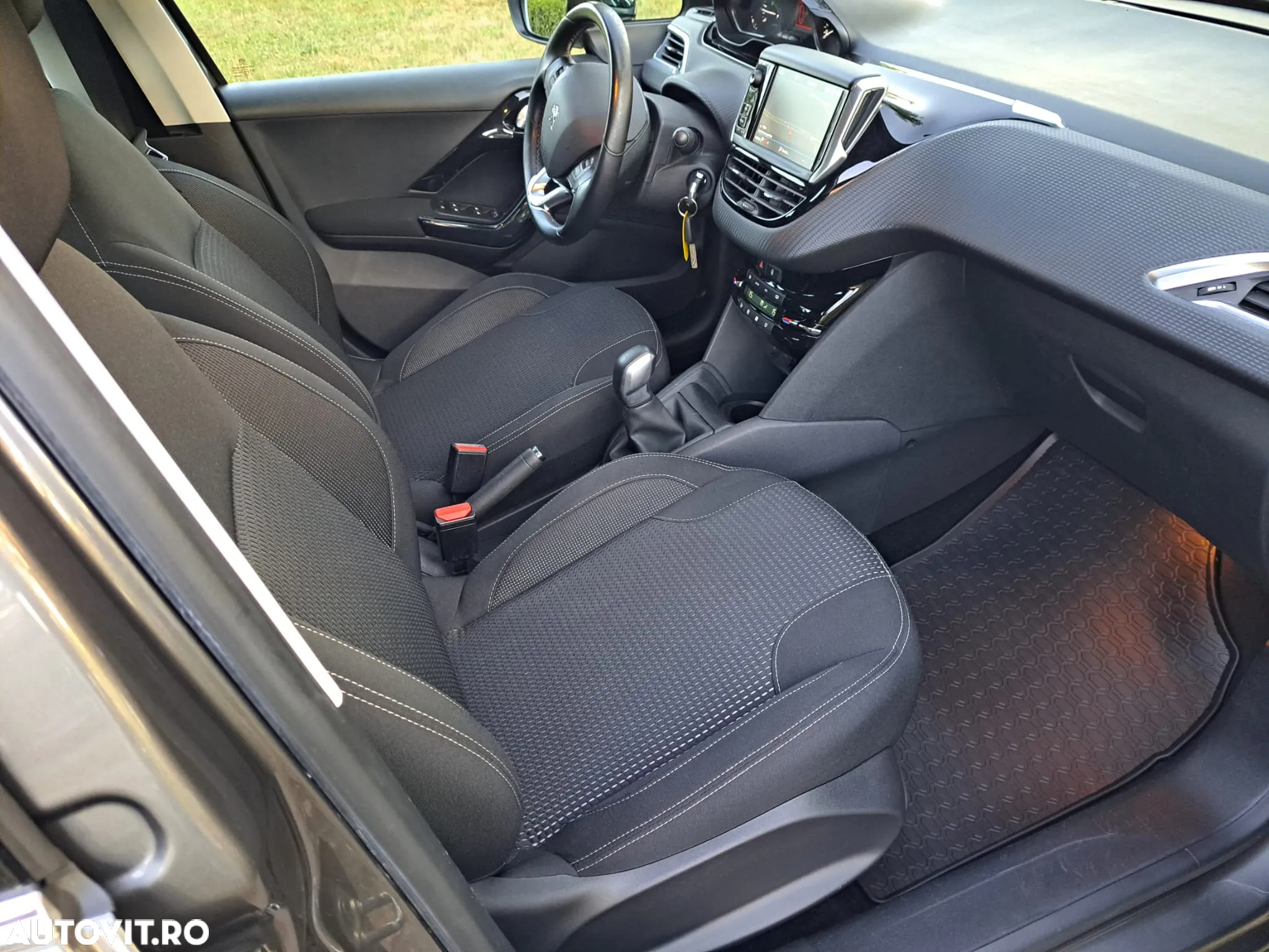 Peugeot 208 1.2 L PureTech Turbo Allure - 10
