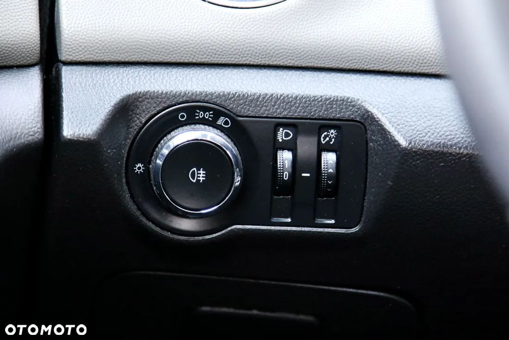 Chevrolet Cruze 1.6 LS+ - 23