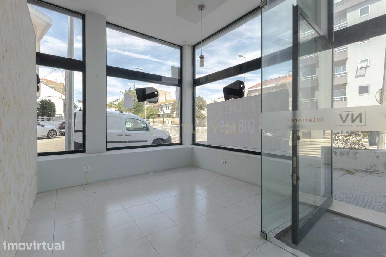 Loja Comercial com 126 m² e 3 Frentes | Avenida Dr. Fernando Aroso | L - Grande imagem: 2/24