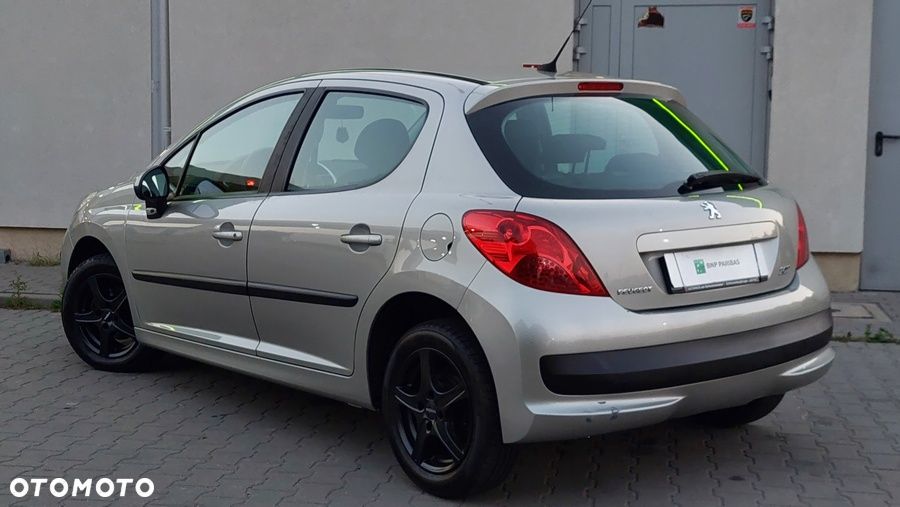 Peugeot 207 - 10