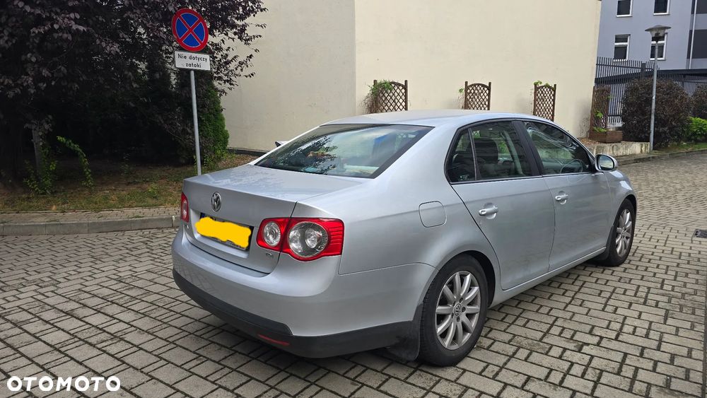Volkswagen Jetta 1.9 TDI Trendline - 4