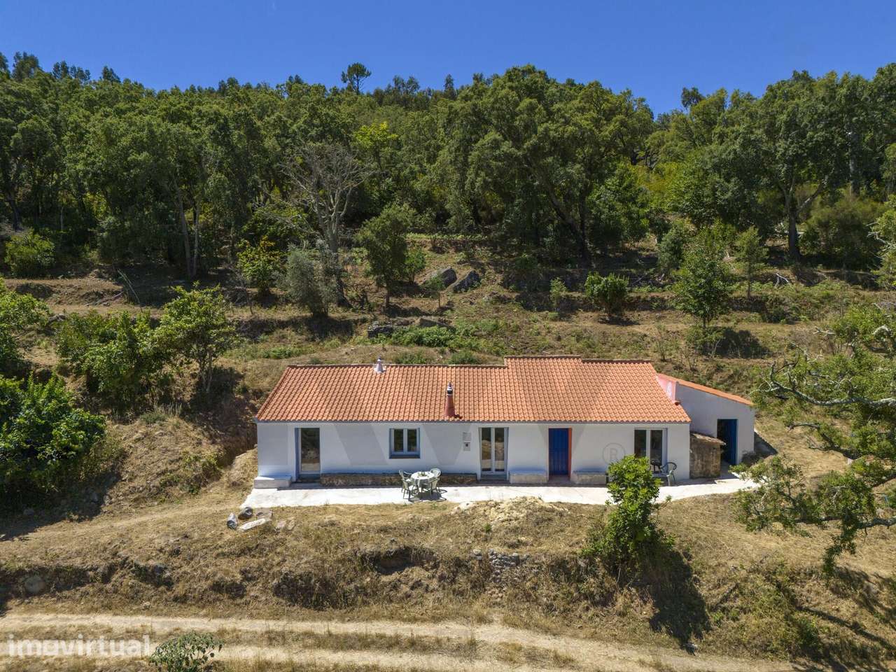 Moradia T2 Renovada com Amplo Terreno na Serra de Monchique - Grande imagem: 2/19