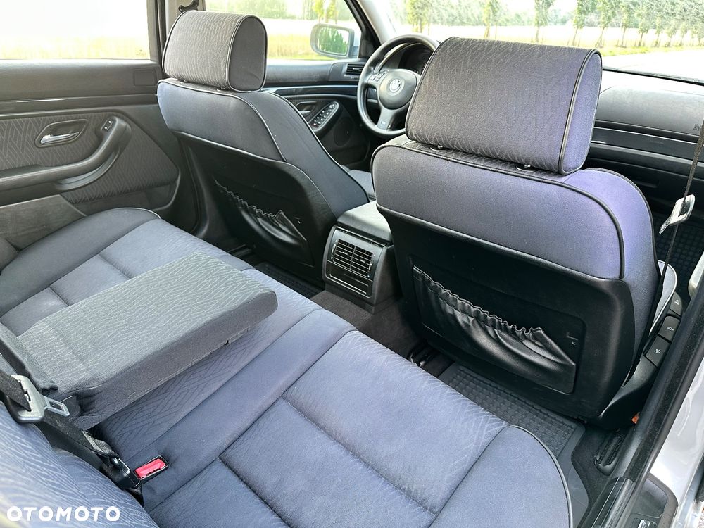 BMW Seria 5 520i - 29