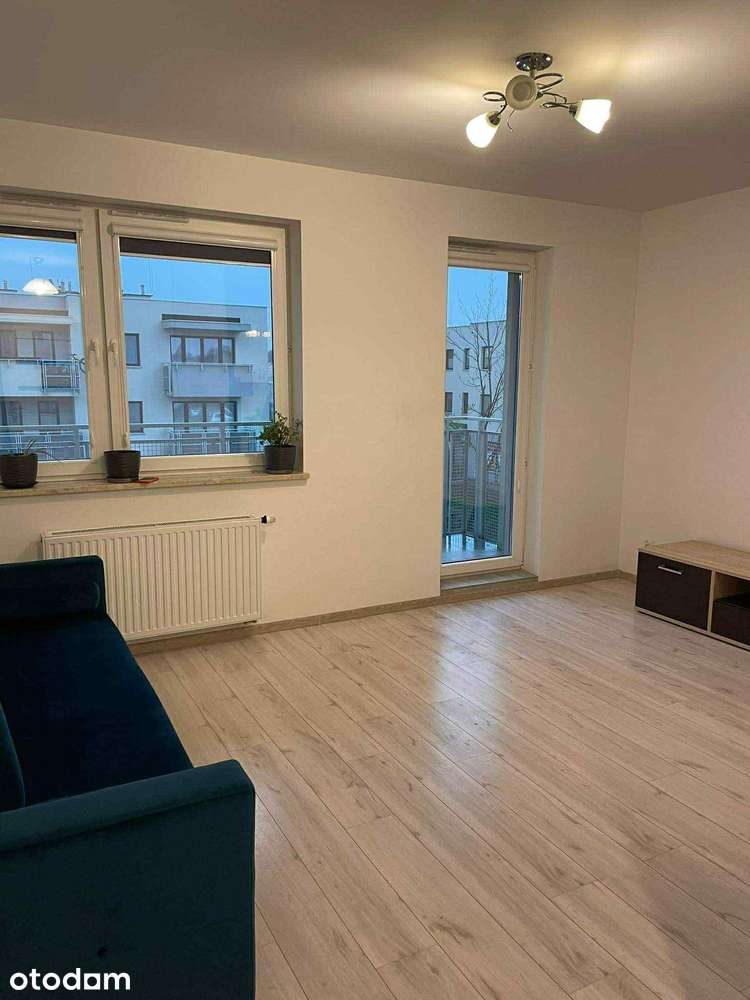 Do wynajęcia kawalerka 28m2 za 2100 +czynsz 450zł  z balkonem 5m2
