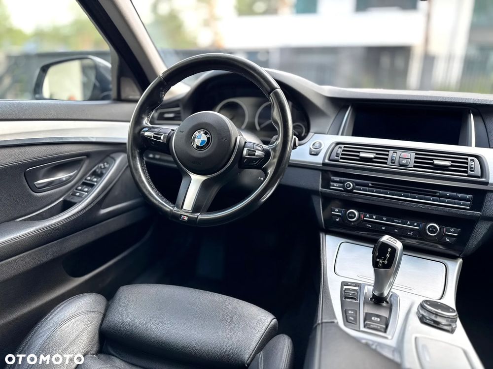 BMW Seria 5 528i xDrive - 14