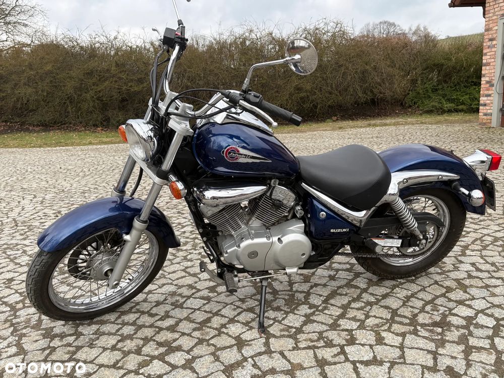 Suzuki Intruder - 1