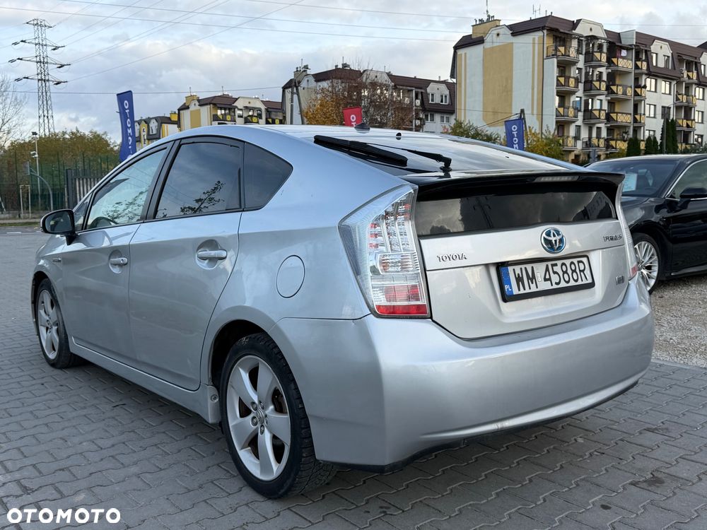 Toyota Prius (Hybrid) Executive - 3