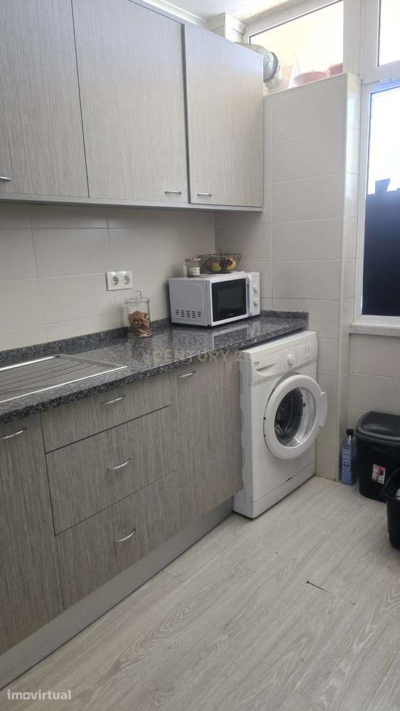 Oportunidade em Santo António dos Cavaleiros – T2 Remodelado! - Grande imagem: 2/15