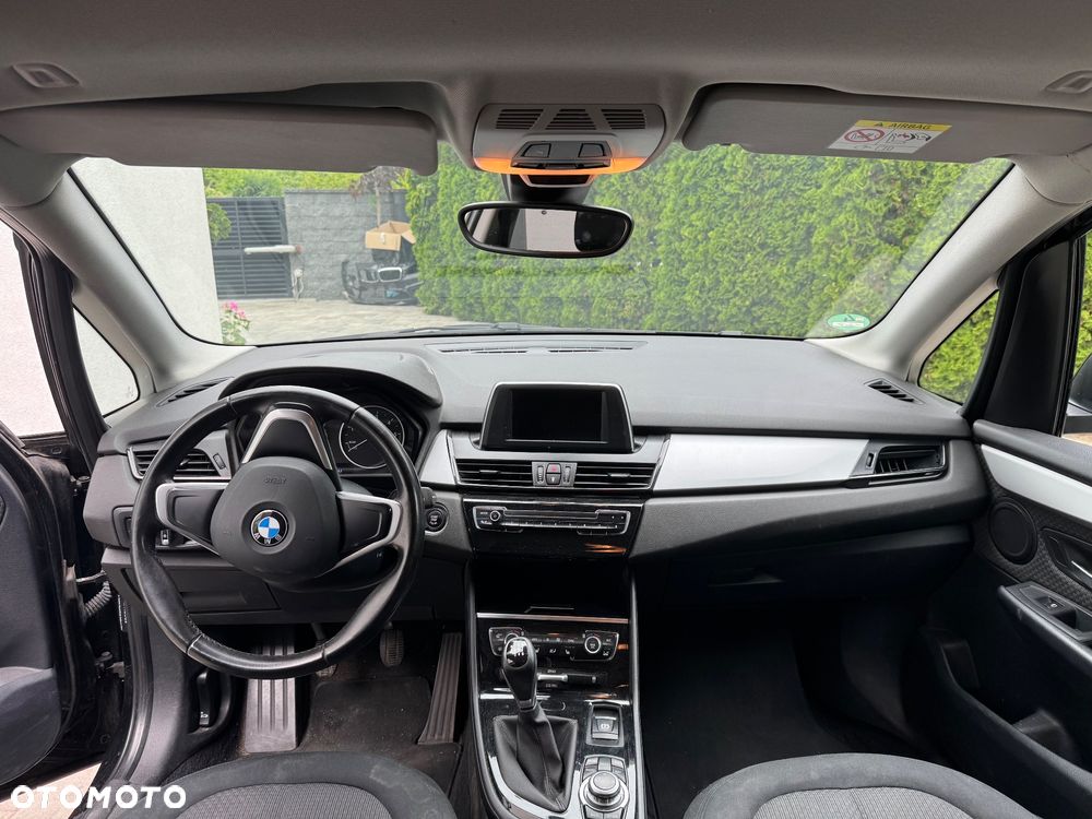 BMW Seria 2 218d - 9