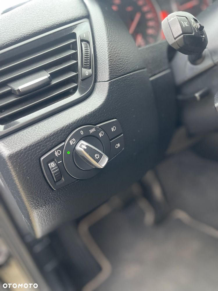 BMW X1 xDrive18d - 11