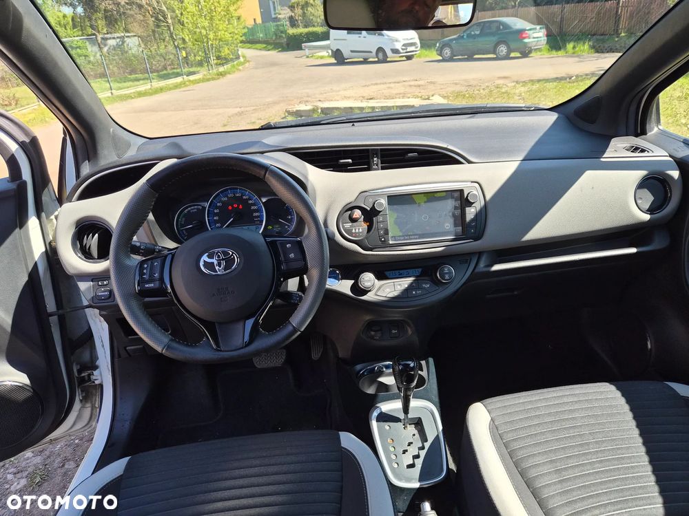 Toyota Yaris Hybrid 100 Selection - 10