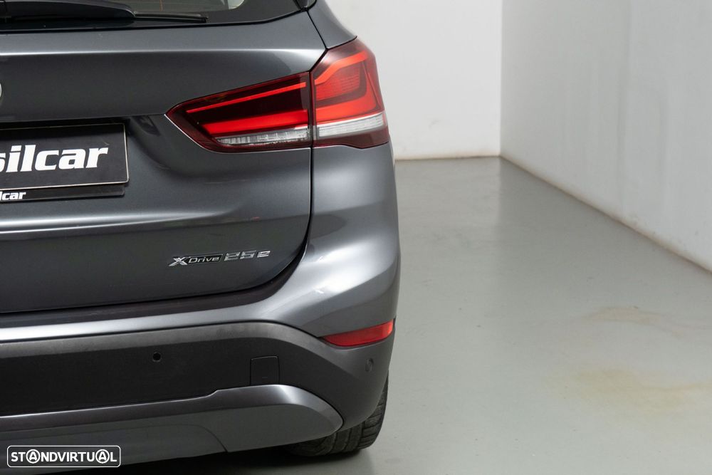 BMW X1 25 e xDrive Corporate Edition - 17