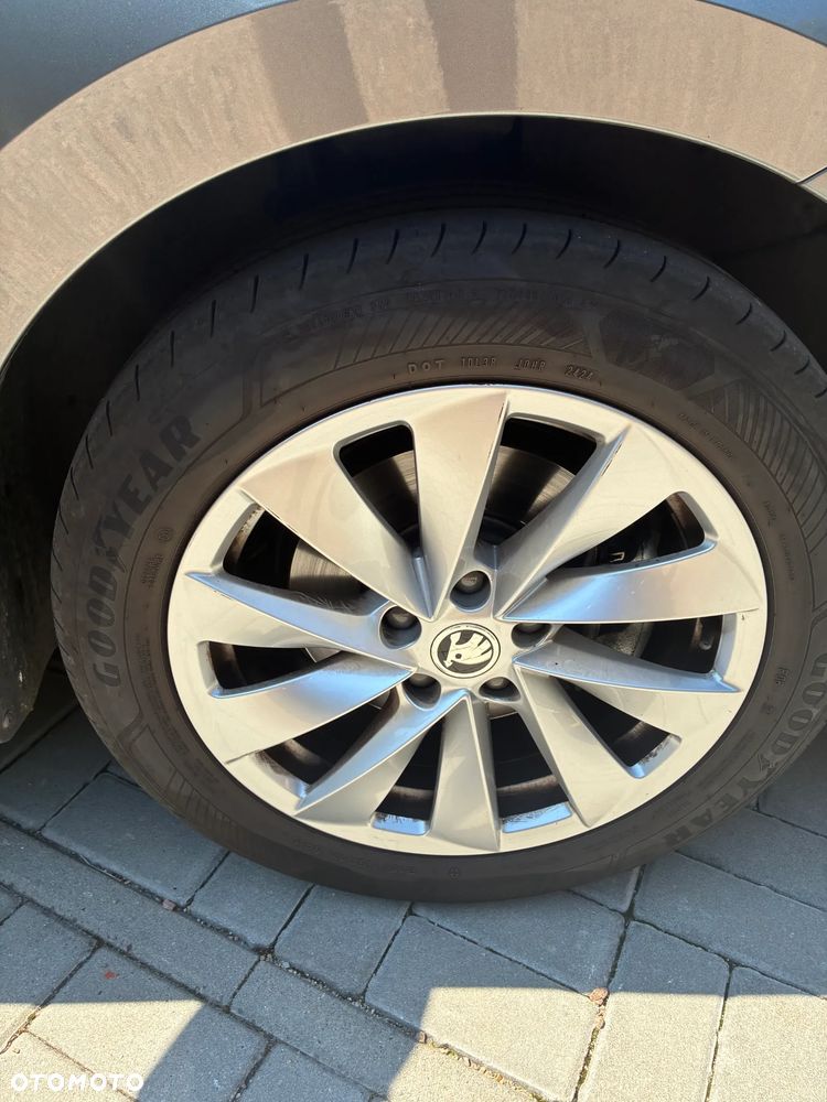 Skoda Superb 1.5 TSI mHEV Selection DSG - 9