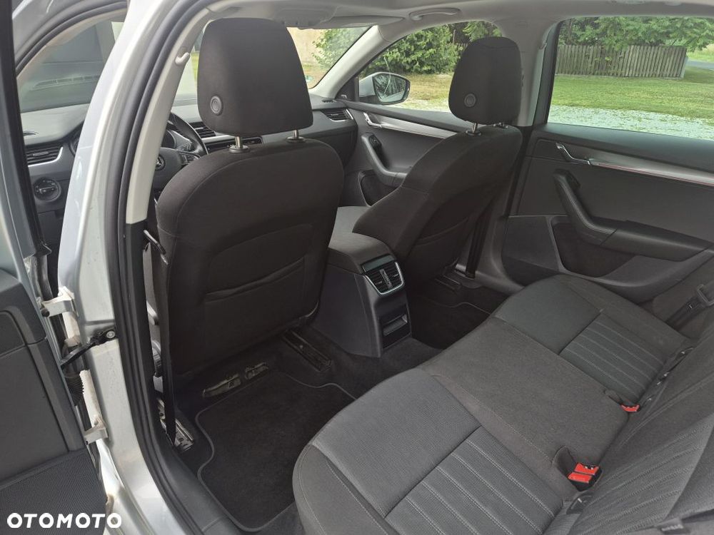 Skoda Octavia 1.6 TDI DSG Premium Edition - 9