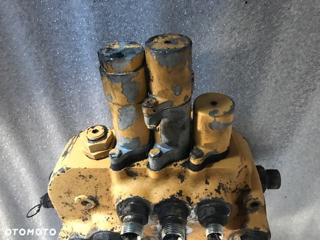 JCB 3cx 4cx - Rozdzielacz Przedni - 4