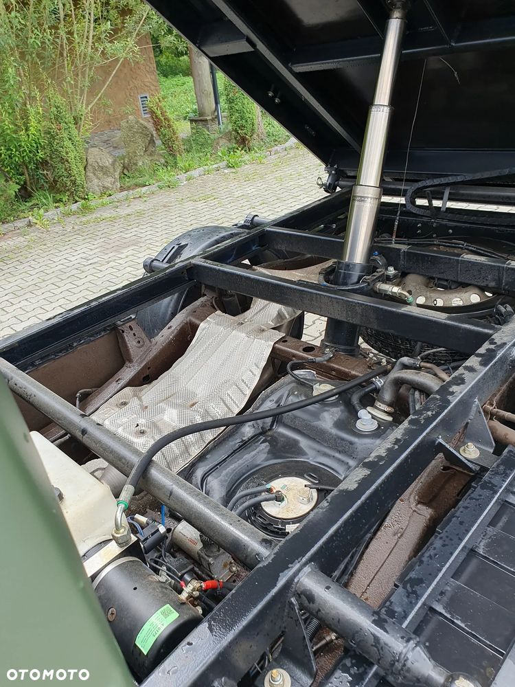 Toyota Hilux - 10