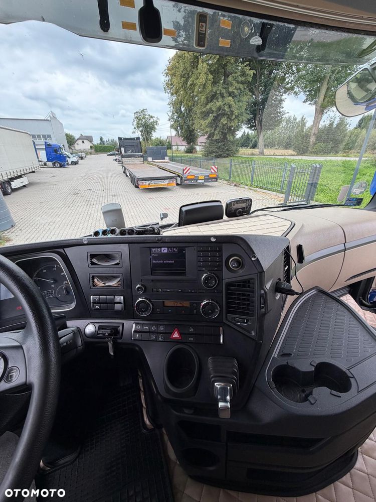 Mercedes-Benz Actros - 12