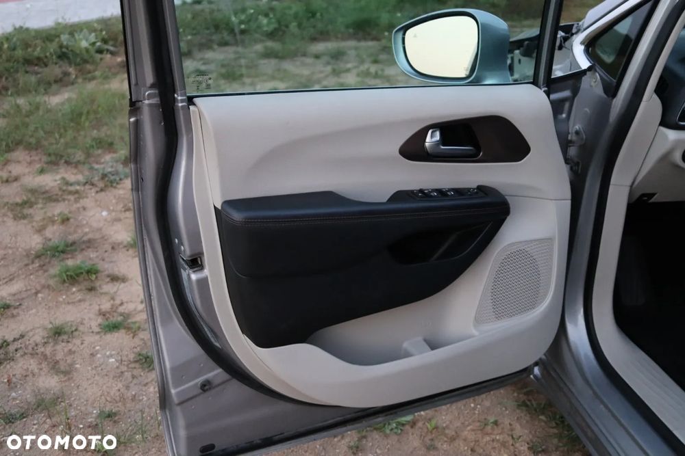Chrysler Pacifica - 20