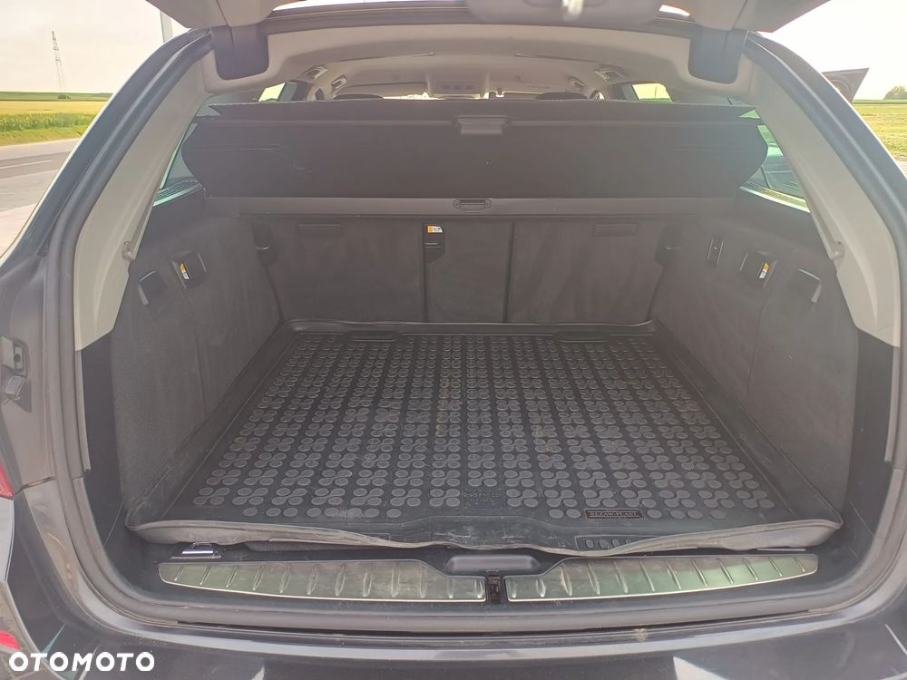 BMW Seria 5 520d xDrive - 15