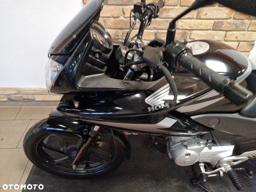 Honda CBF - 24