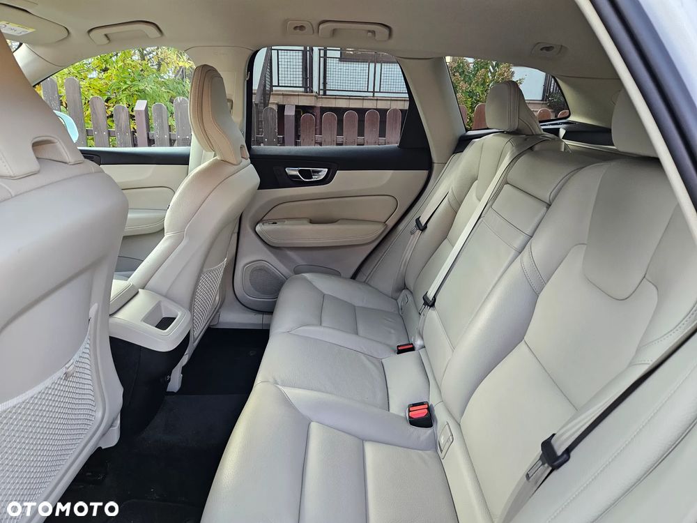 Volvo XC 60 T5 AWD Momentum Pro - 10