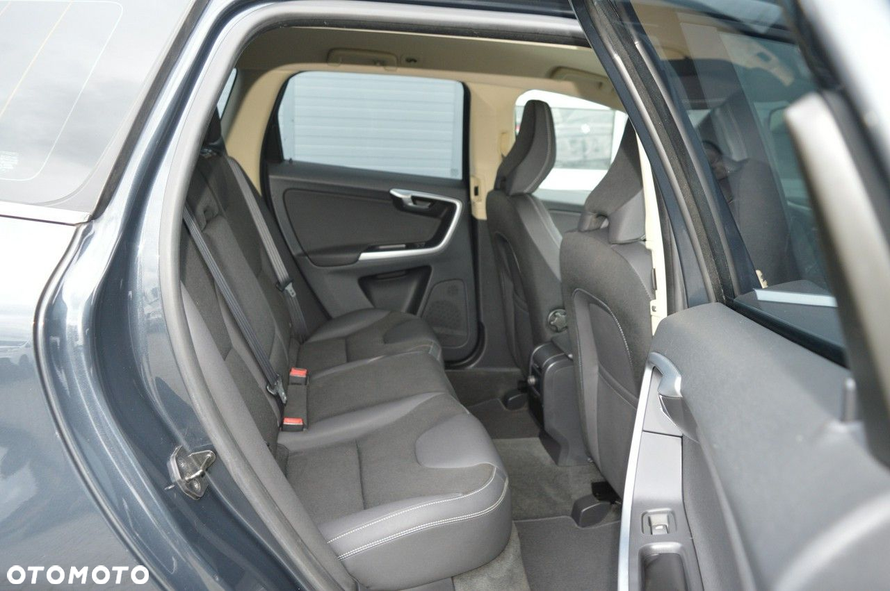 Volvo XC 60 D4 Geartronic Momentum - 25