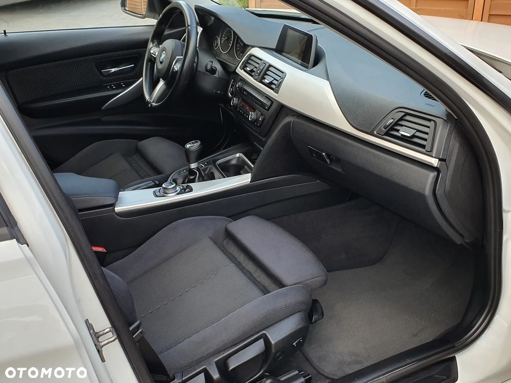 BMW Seria 3 320d Touring Sport Line - 14
