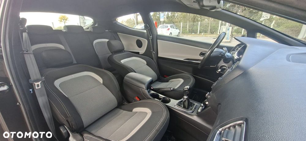 Kia ProCeed 1.6 GDI L - 18