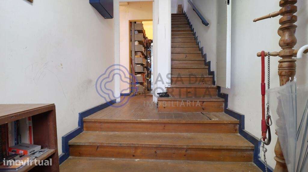 Moradia T5 para Recuperar na Foz — Excelente Oportunidade de Investime - Grande imagem: 4/41