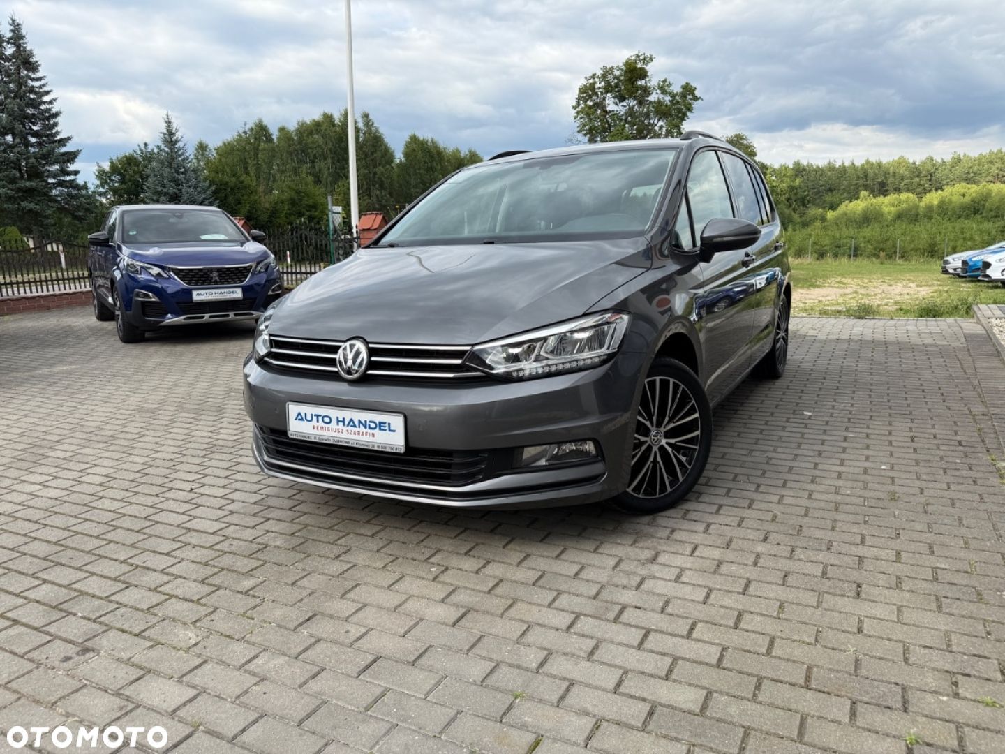 Volkswagen Touran - 1