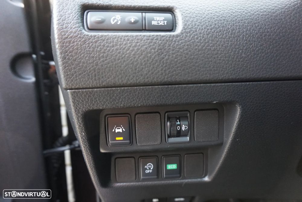 Nissan Qashqai 1.6 dCi Xtronic N-Connecta - 37