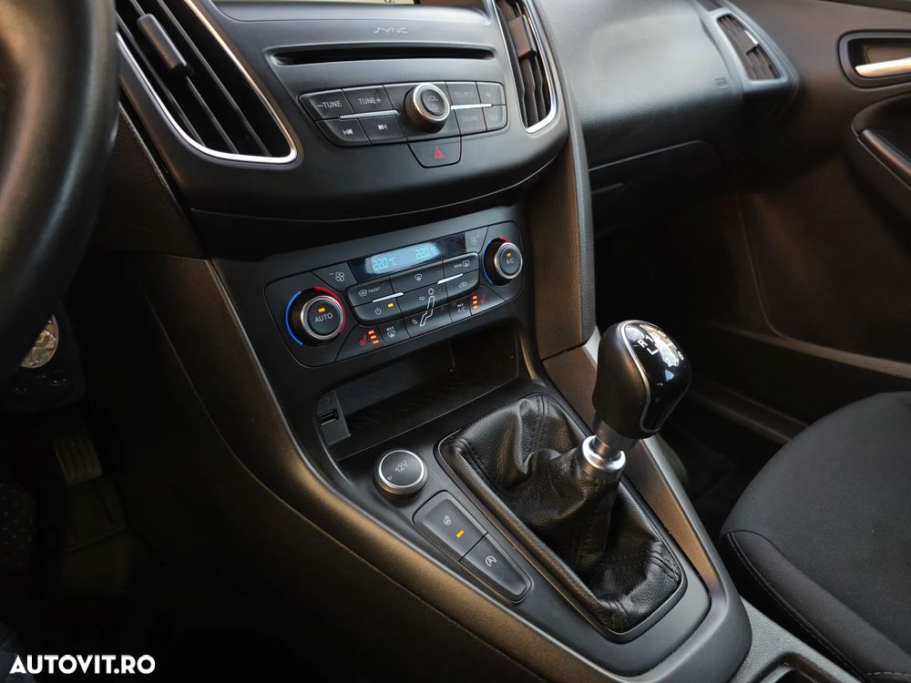 Ford Focus 1.0 EcoBoost MHEV ST-Line - 9