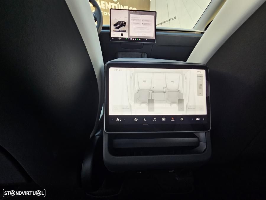 Tesla Model Y Long Range Dual Motor AWD - 29