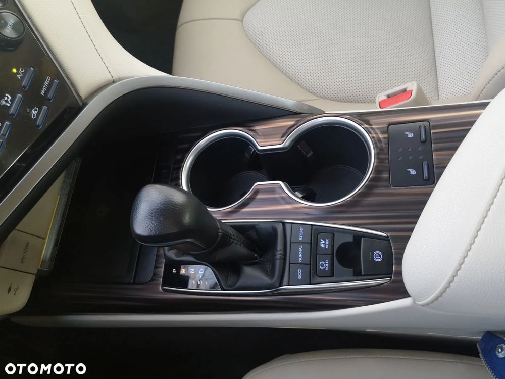 Toyota Camry 2.5 Hybrid Executive CVT - 9