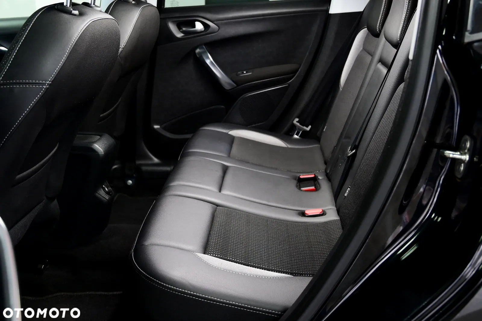 Peugeot 2008 1.2 Pure Tech Allure S&S - 20