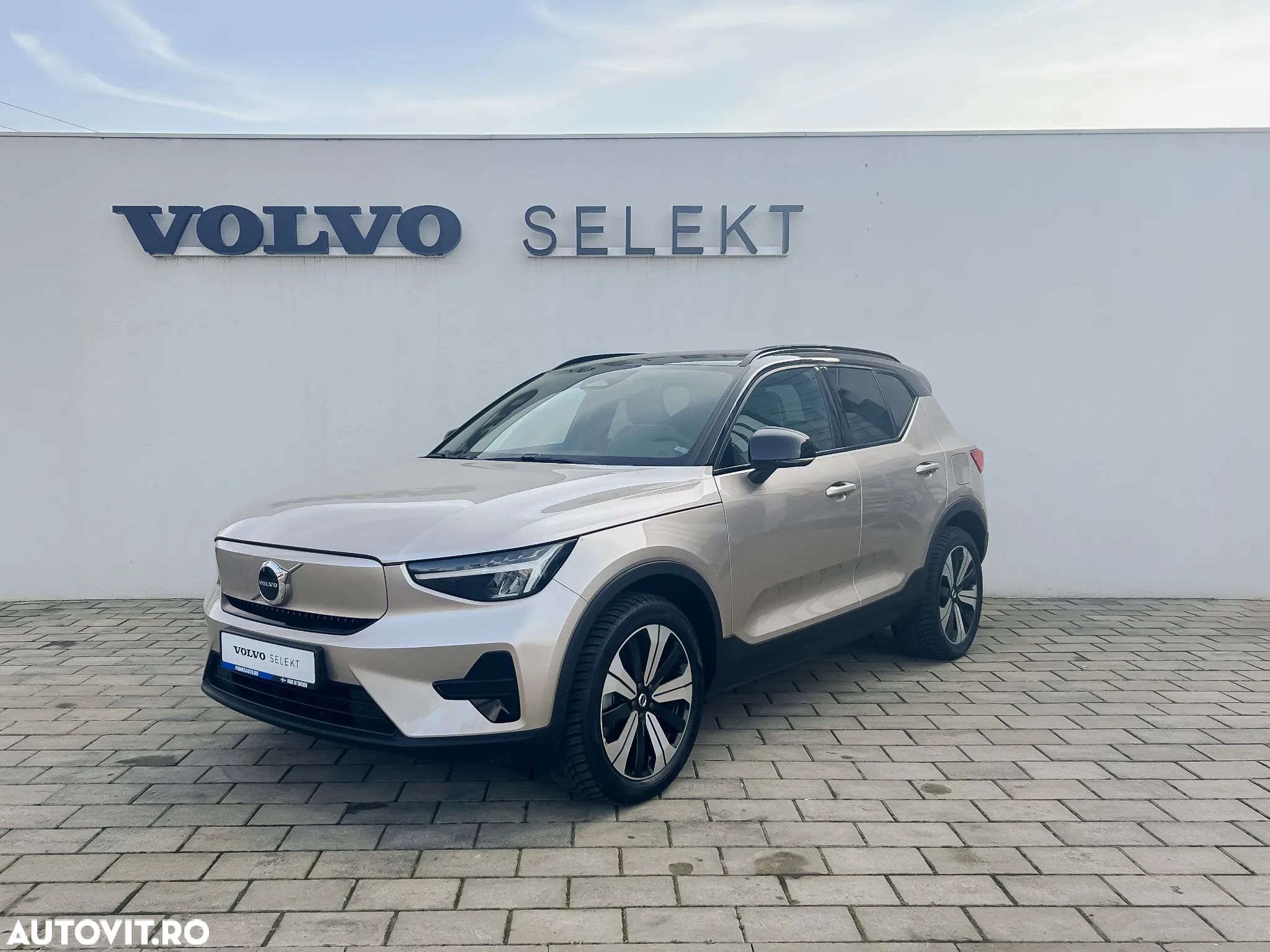Volvo XC 40 Recharge Twin Motor AWD Plus - 1