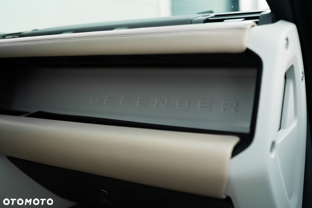 Land Rover Defender 3.0 P400 mHEV First Edition - 38