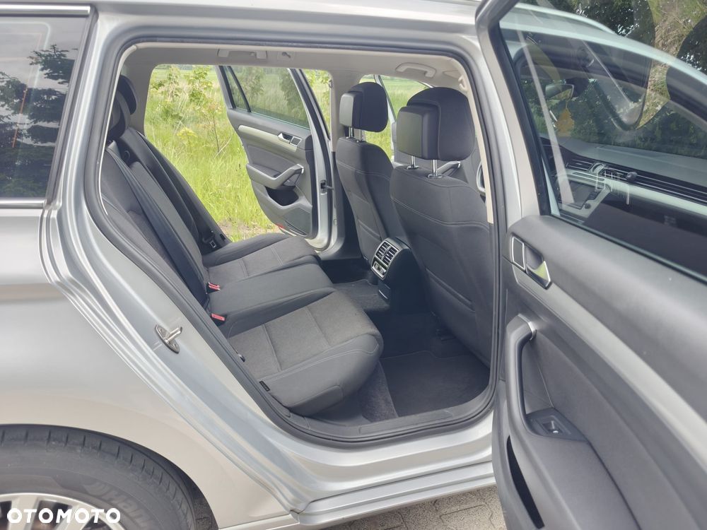 Volkswagen Passat - 35