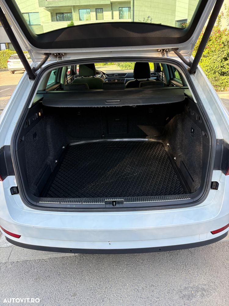 Skoda Superb 2.0 TDI DSG Style - 10