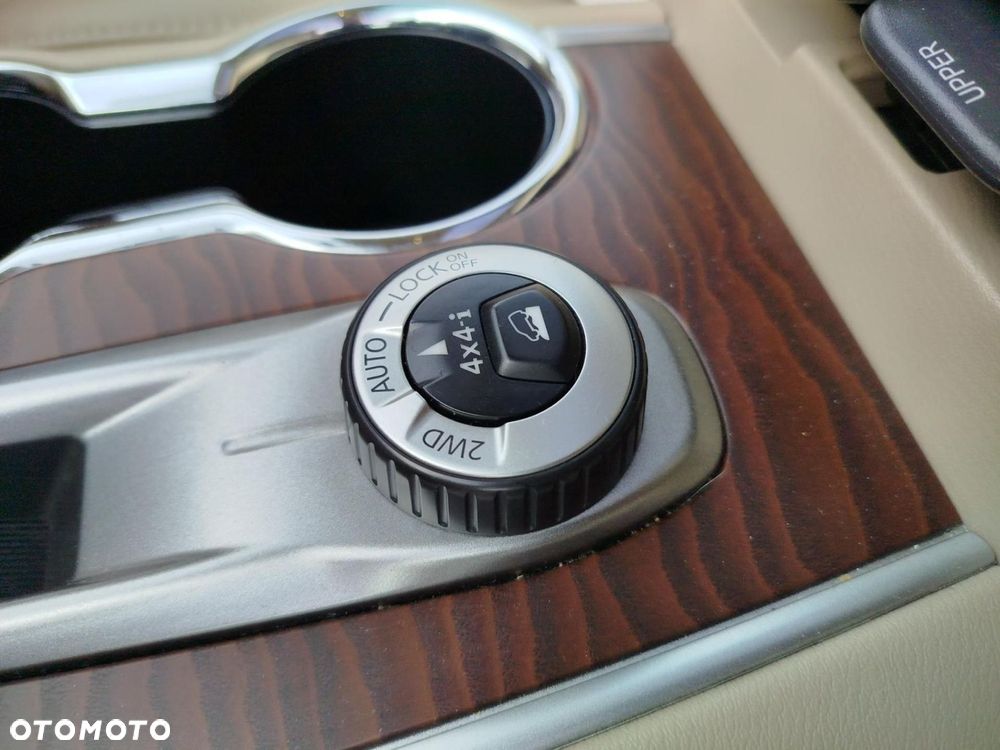 Nissan Pathfinder - 28